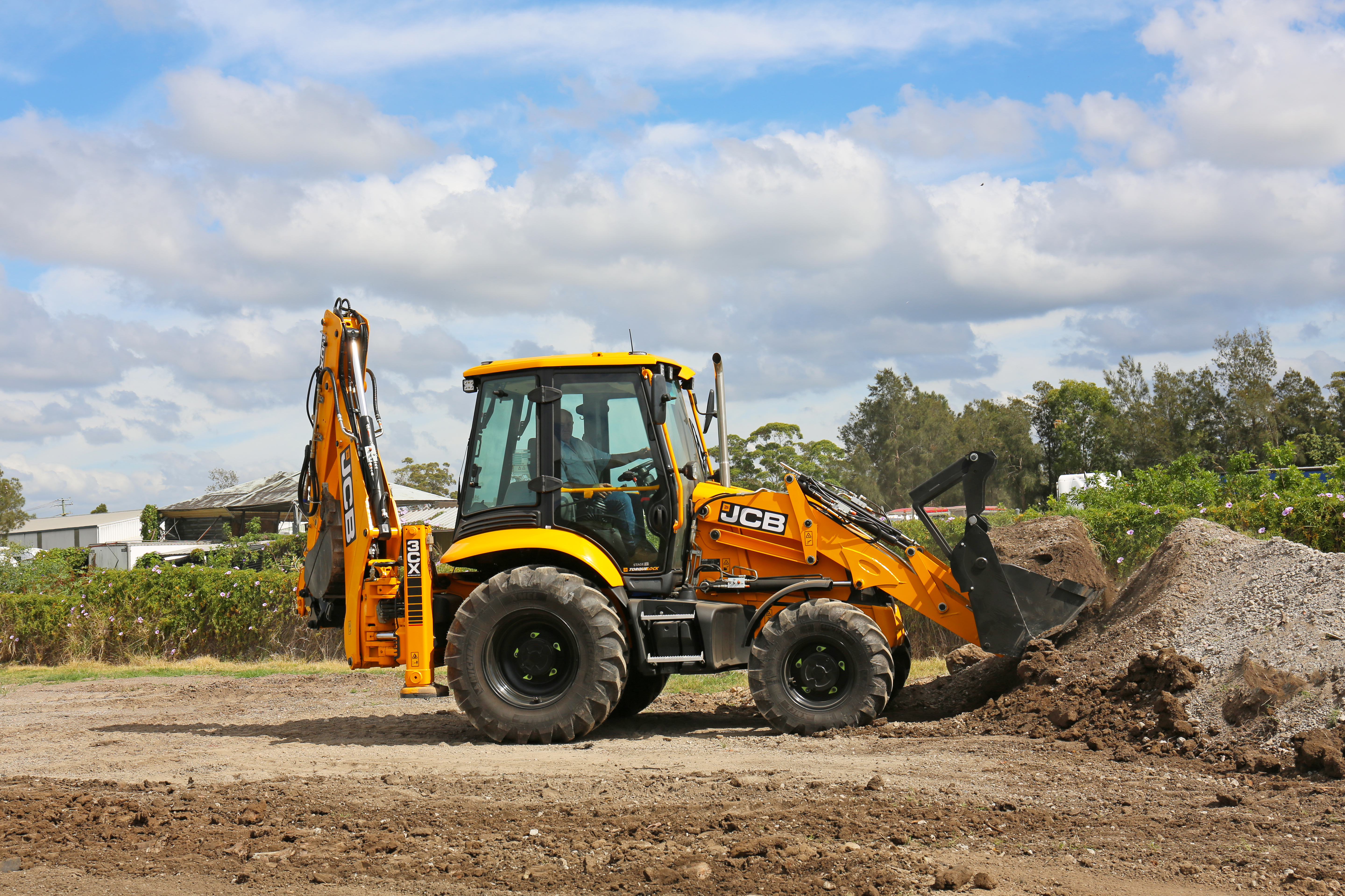 JCB-3CX-Backhoe-Newcastle-back-scoop2