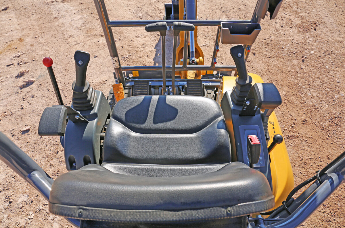 XCMG-XE17U-Mini-Excavator-10
