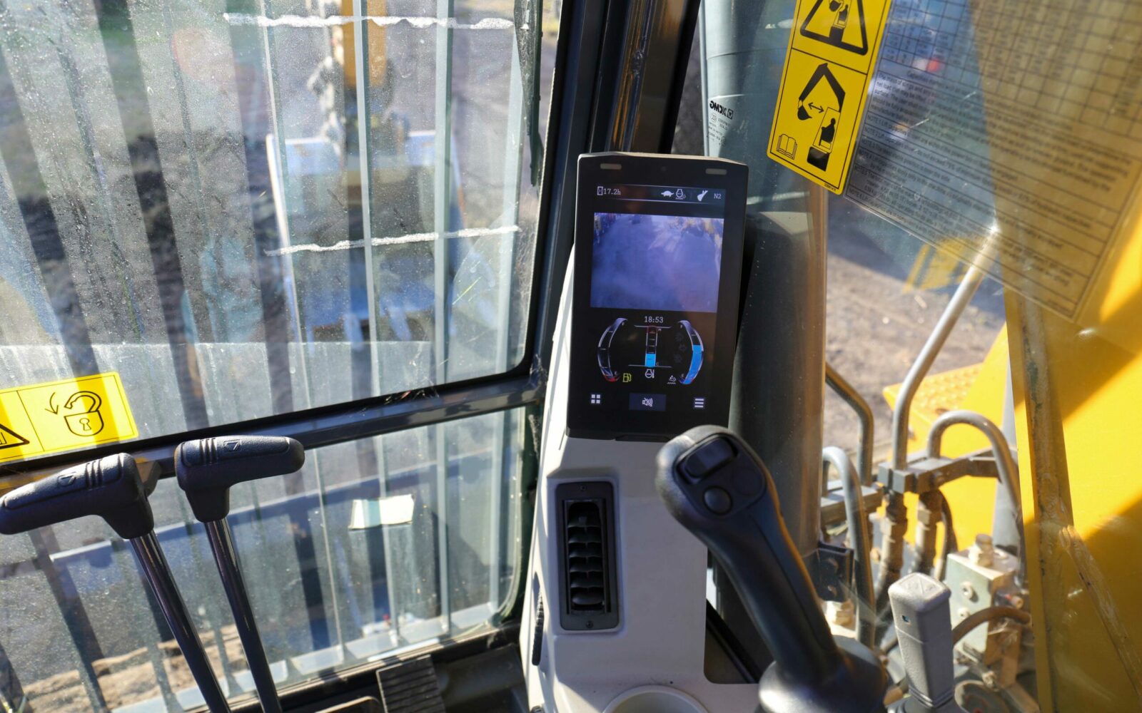 XCMG XE155ECR Excavator Ex Demo (10)