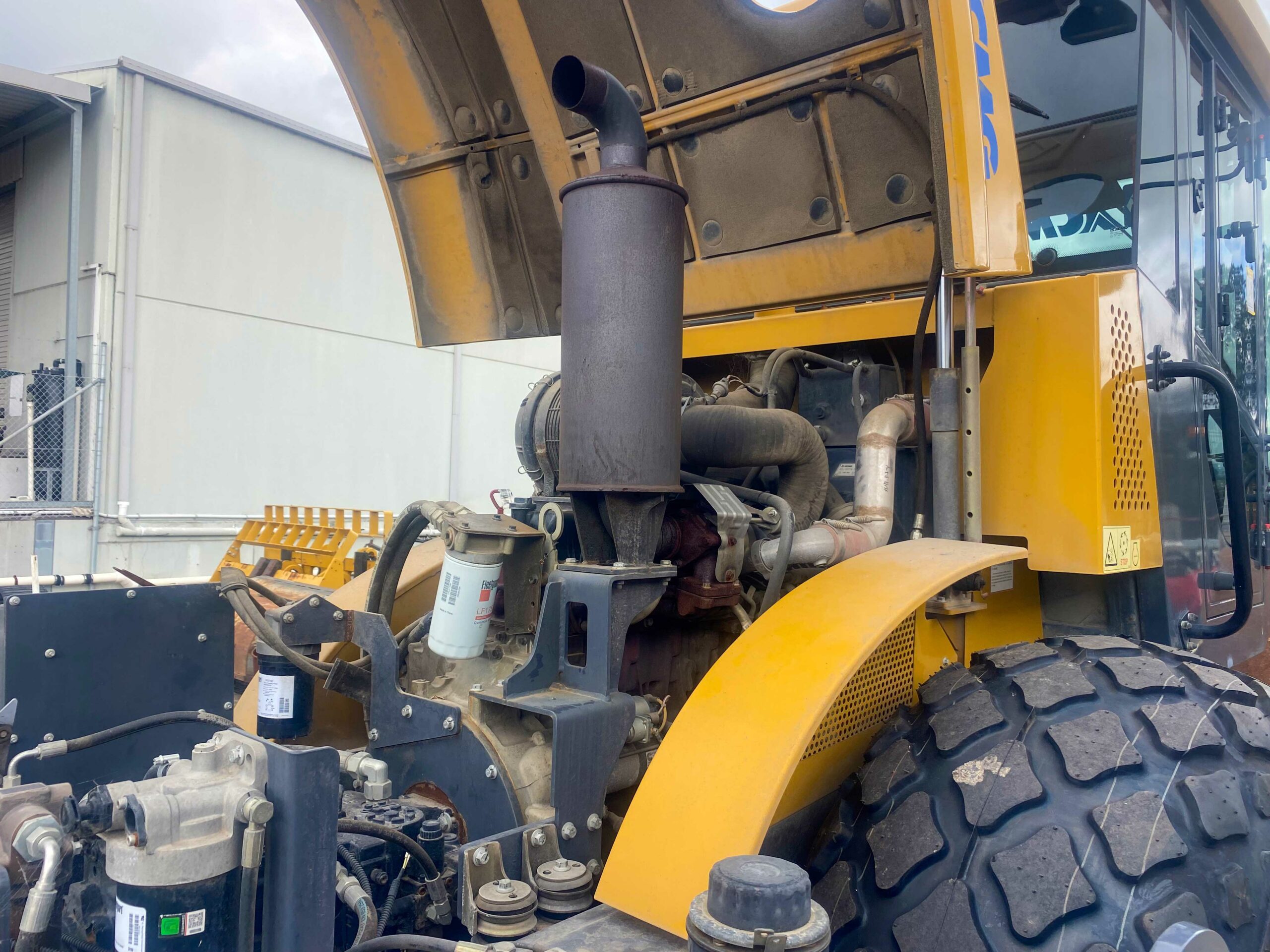 XCMG XS123 Smooth Drum Roller image 4