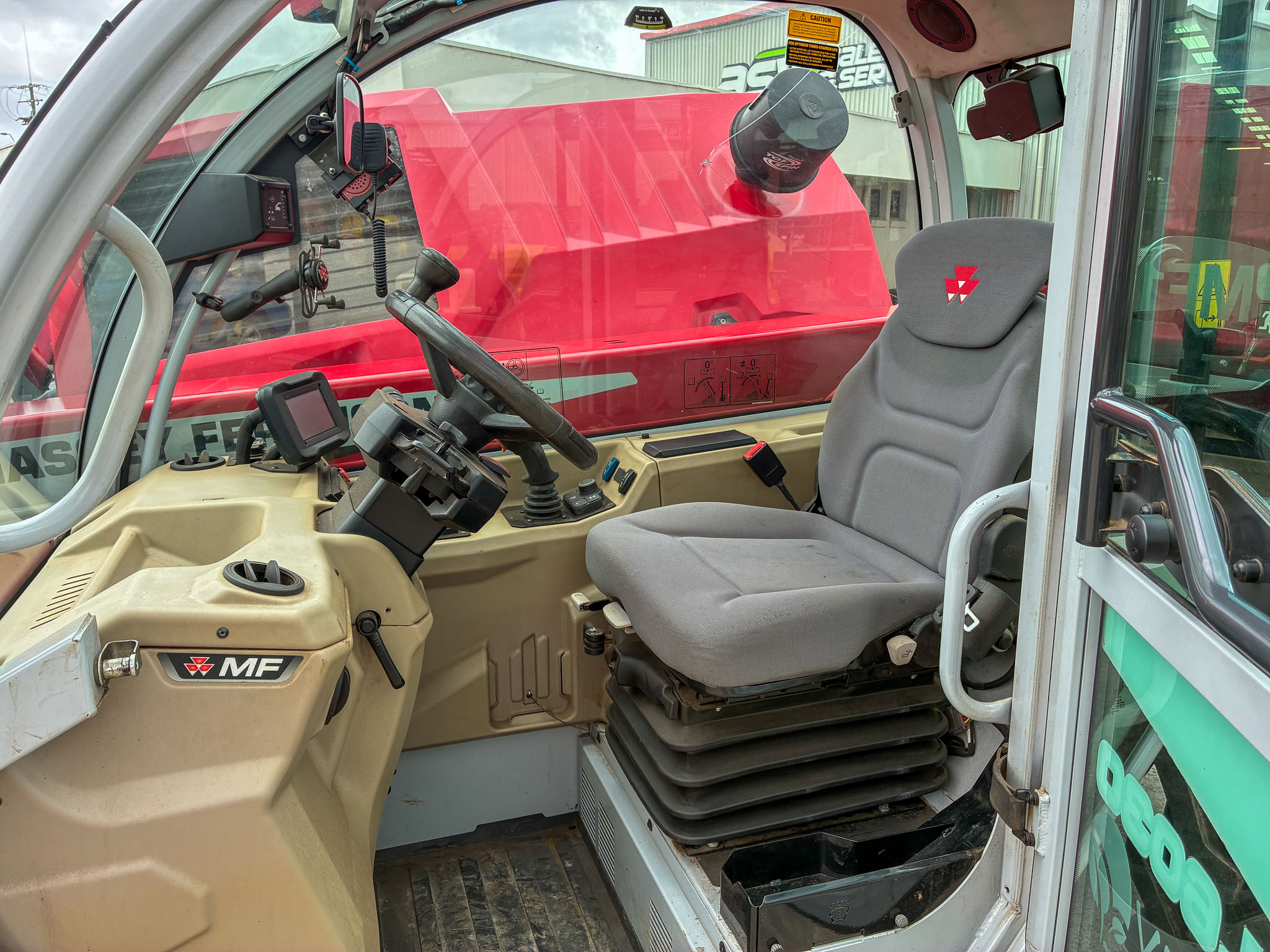 2022 Massey Ferguson Telehandler image 9