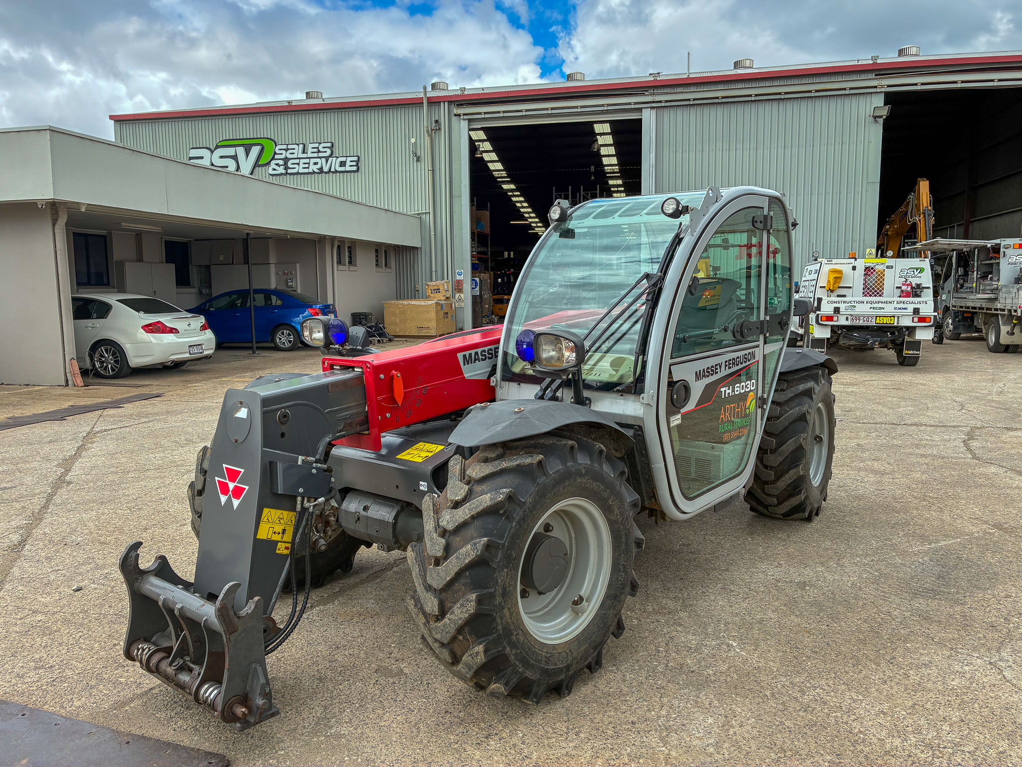 2022 Massey Ferguson Telehandler image 2