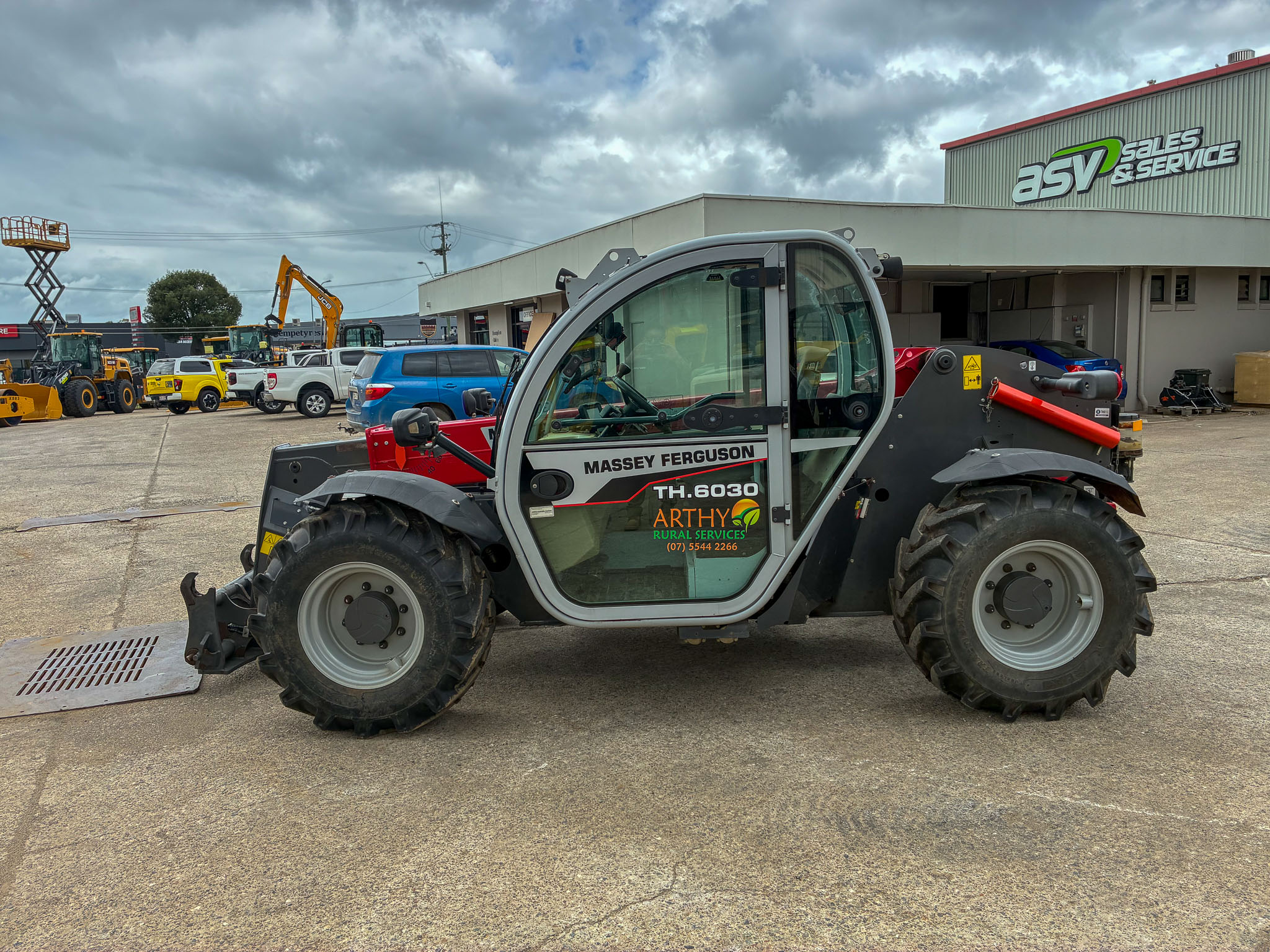 2022 Massey Ferguson Telehandler image 5