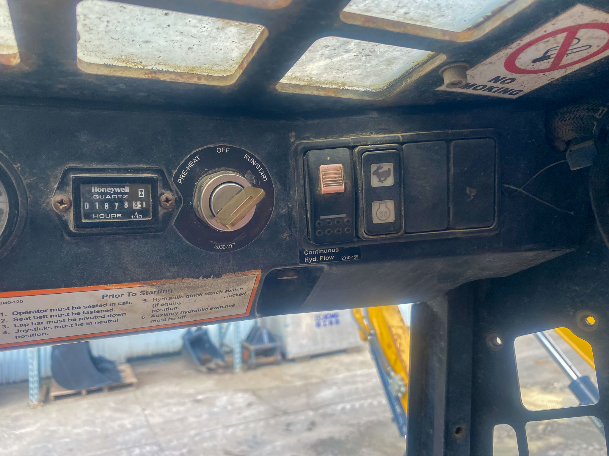2017 RT-30 Posi-Track Loader image 4