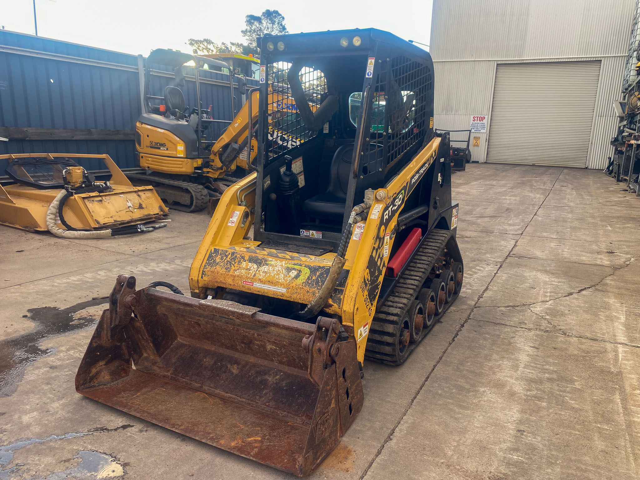 2017 RT-30 Posi-Track Loader image 2