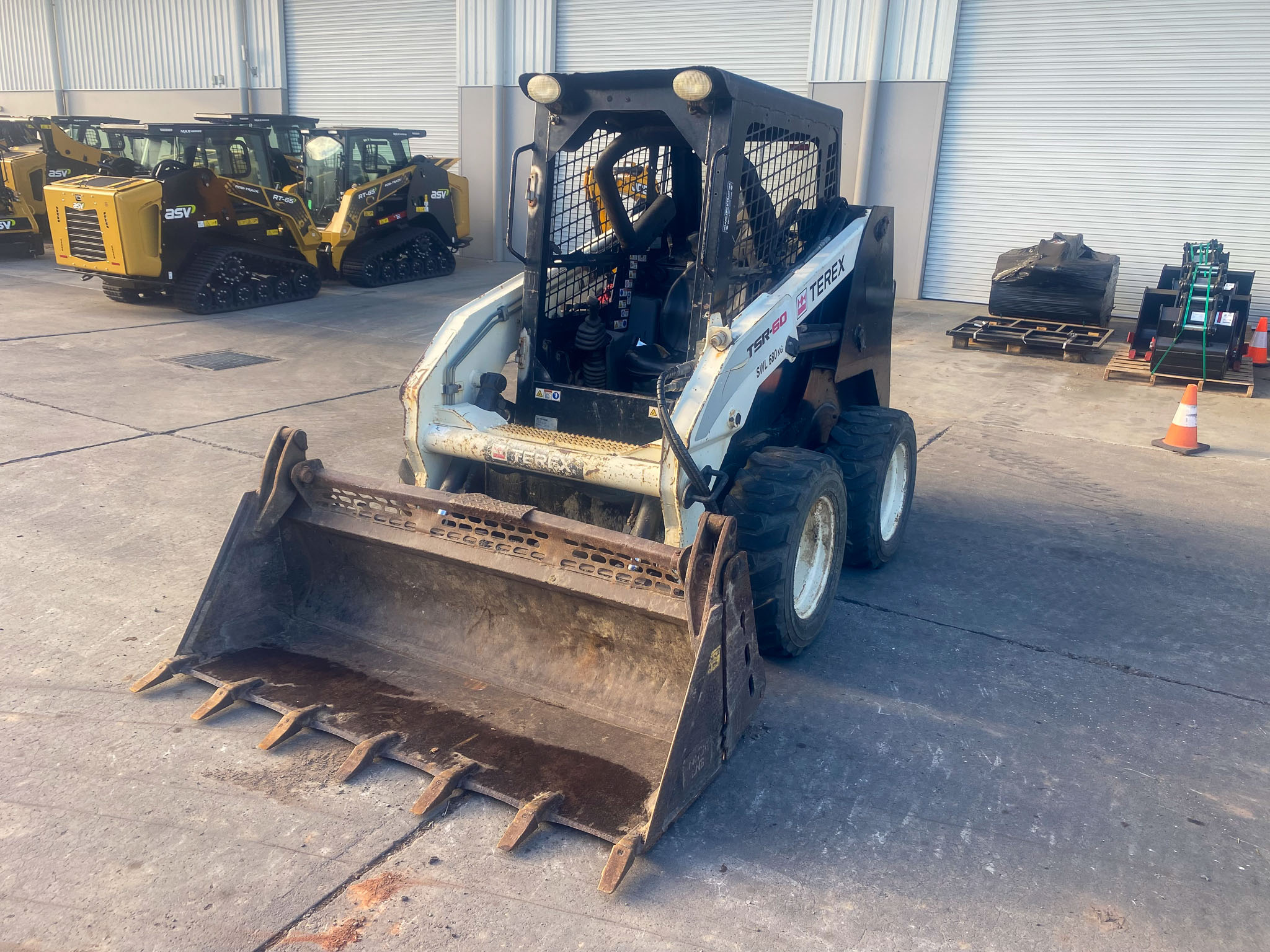 2013 Terex TSR60 Skid Steer Loader image 7