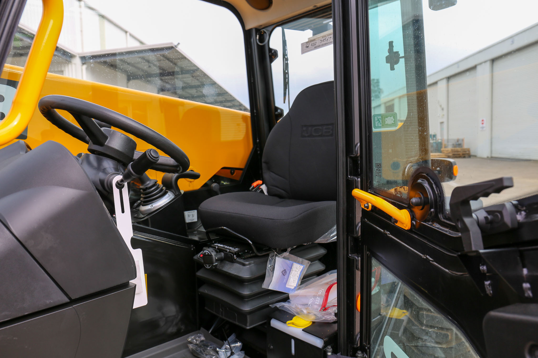 2025 JCB 525-60 Industrial Telehandler image 3