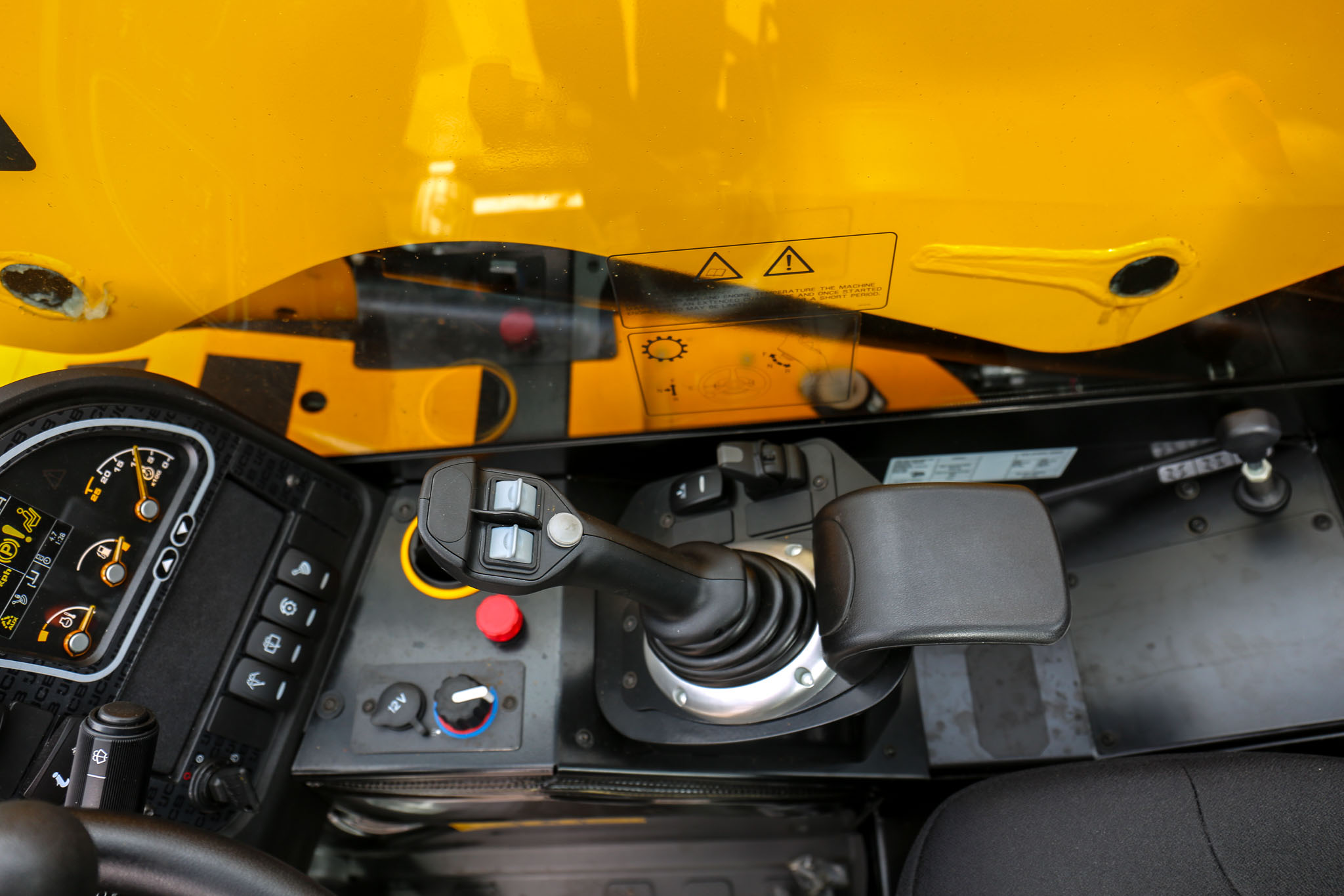 2025 JCB 525-60 Industrial Telehandler image 5