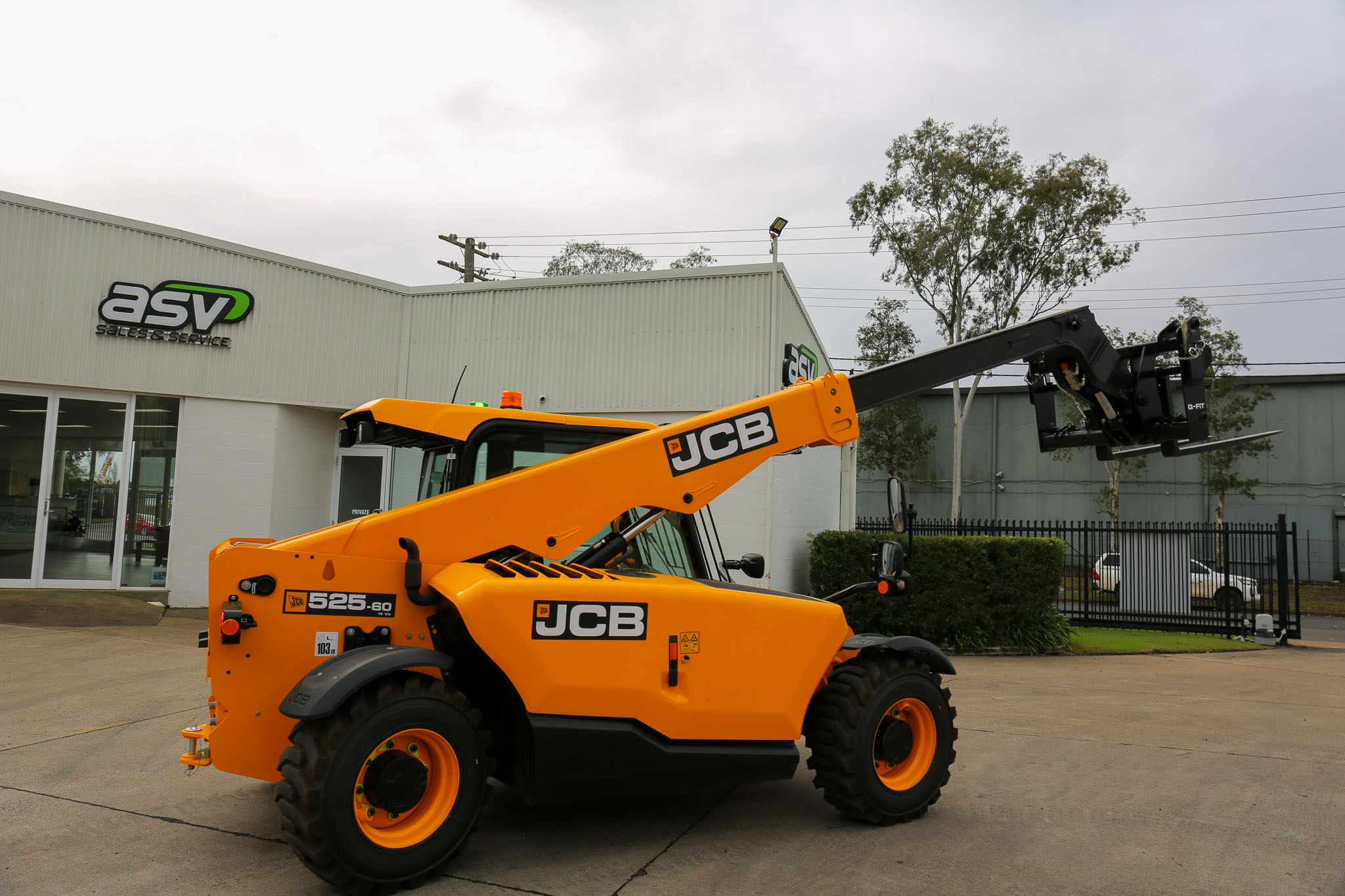 2025 JCB 525-60 Industrial Telehandler image 8