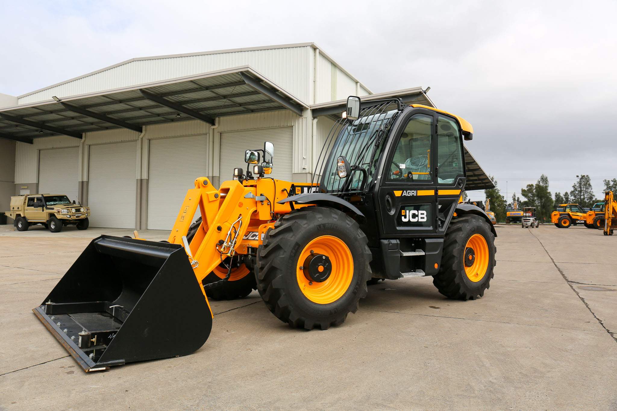 2025 JCB 532-70 Agri Farm Telehandler image 5