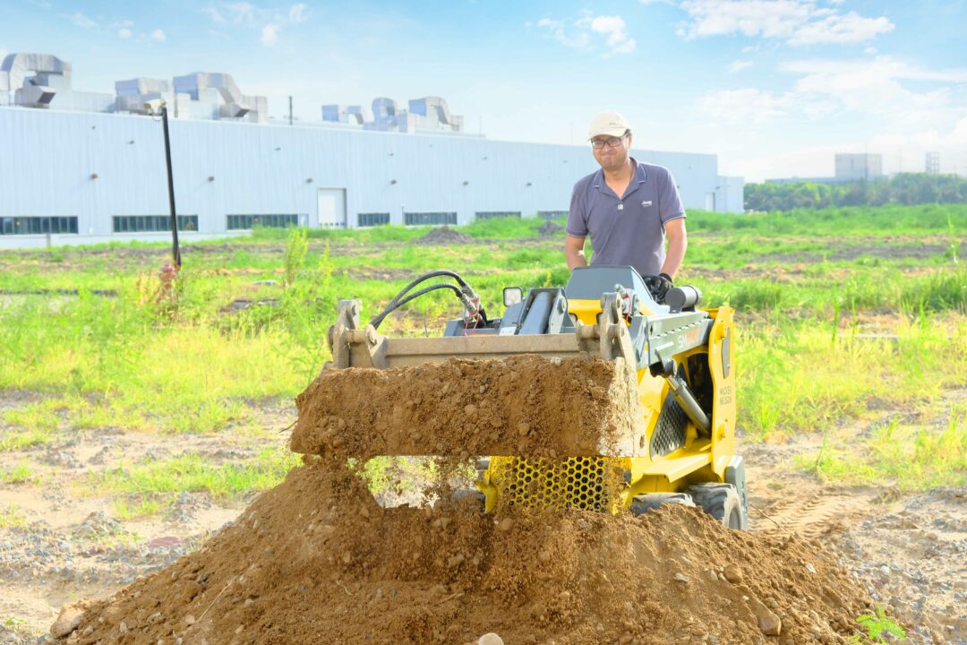 SM50_action_4in1bucket-(5)