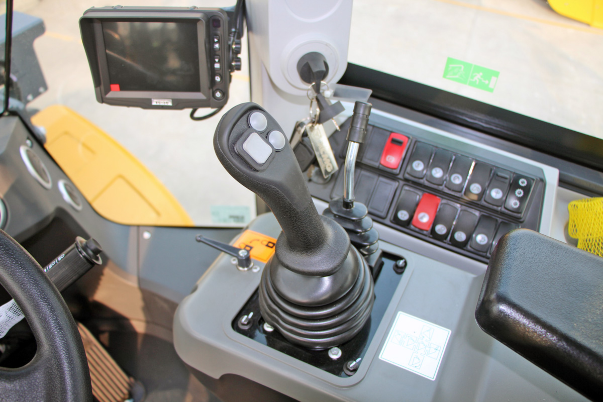Ex-Demo XCMG XC948 Wheel Loader image 5