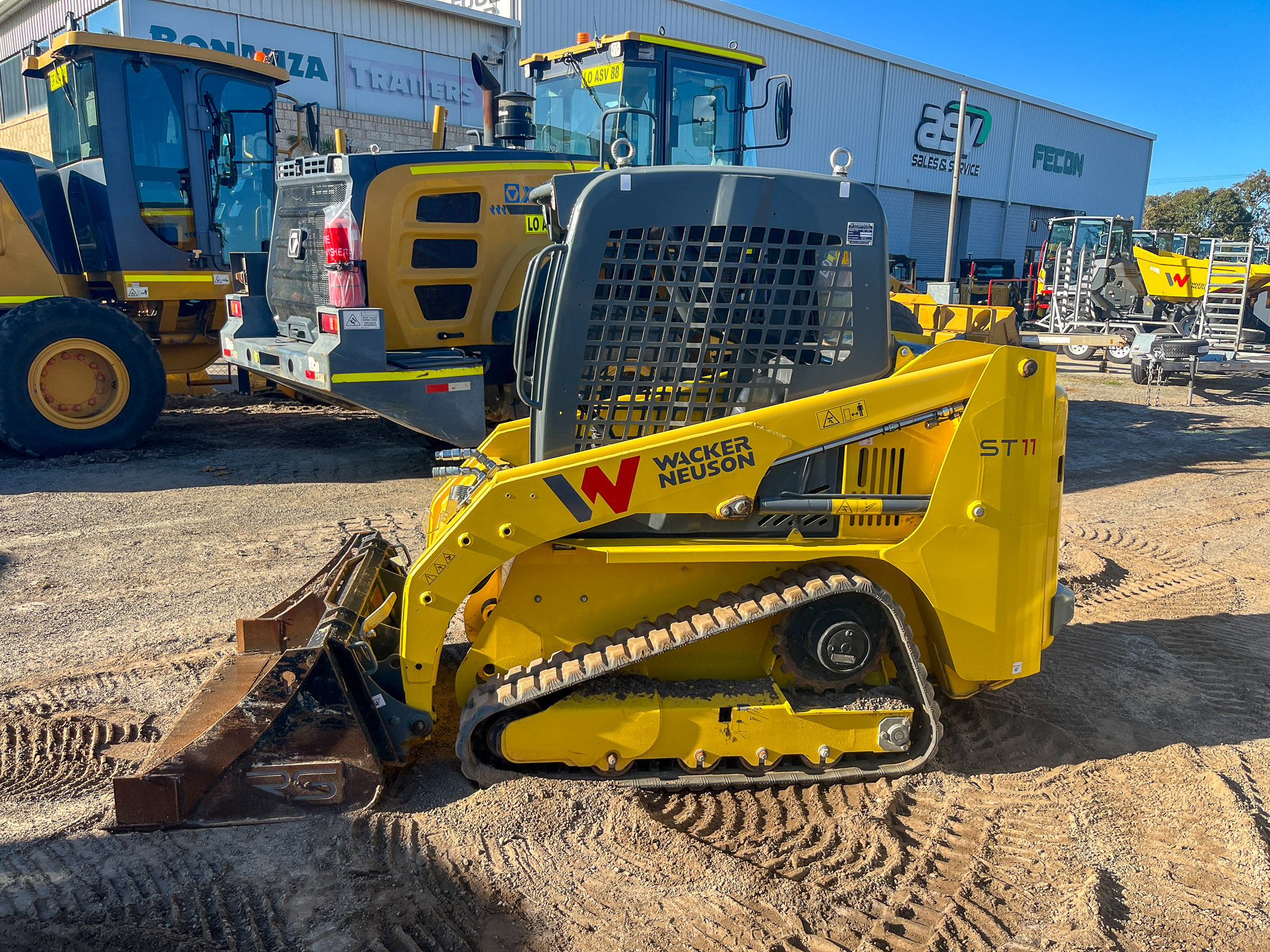2023 Wacker Neuson Compact Track Loader image 2